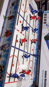 Bàn khúc côn cầu trên băng bằng gỗ mini hình người – Đồ chơi trí tuệ vận động game đối kháng cho bé tại nhà