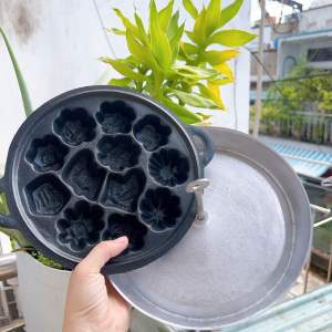 Khuôn làm bánh bông lan HUỲNH ANH 12 bánh loại dày nặng LOẠI 1 CAO CẤP KÈM NẮP - gia dụng Nari