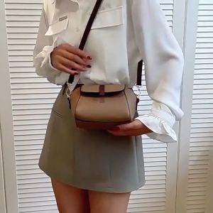 กระเป๋าพาดลำตัวสำหรับผู้หญิงบุนวมแฟชั่นกระเป๋าสะพายไหล่ใส่เอกสารหนัง PU สีทึบพร้อมสายรัดที่ปรับได้กระเป๋าถือขนาดเล็กน้ำหนักเบามีซิปกระเป๋าแมสเซ็นเจอร์สะพายไหล่แฟชั่นกระเป๋าหนัง Bolsas เคสหนัง Pu