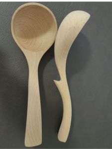 Short Handle Wooden Soup Spoon Anti-Slip Kitchen Utensil for Eating Noodles And Soup Creative Wood Spoon That Can Hang on Bowl Edge