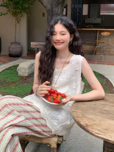 Mixd | Peachy Floral Sleeveless Vest Relaxing Style