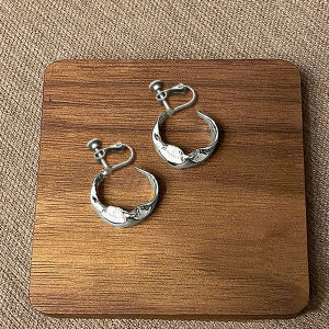 Elegant Silver Spiral Clip-On Earrings for Women Fashionable Holeless High-End Sensation Luxury Personality Unique Stylish Jewelry Accessories