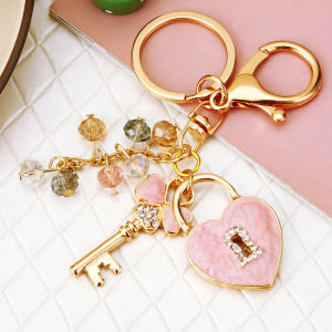 Creative Cute Heart Shaped Car Keychain Womens Stylish Zinc Alloy Gift Pendant Lock Shape Four Leaf Clover Design Key Holder