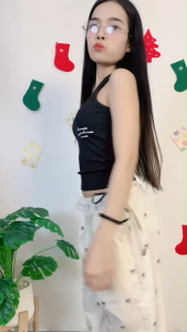 ชุดเซ็ตแฟชั่นสาวเซ็กซี่ เสื้อแขนกุดคอวี+กางเกงลายดอกไม้