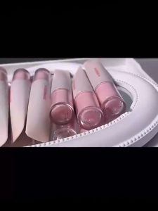 ลิปกลอสเจลลี่ ลิปบาล์ม เนื้อลิขวิด คริสตัลใส ให้ความชุ่มชื้น ไม่เหนียวเหนอะหนะ สําหรับแต่งหน้า