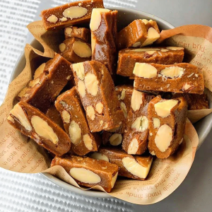 FANZUZHEN | Almond Sea Salt Toffee Candy