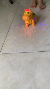 Đồ chơi con bò sữa chạy pin phát sáng (có dây dắt kèm theo)- Đồ chơi con bò sữa cho bé - Đồ chơi con bò sữa phát nhạc