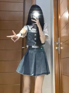 ชุดเดนิมสไตล์ย้อนยุคสำหรับผู้หญิงในช่วงฤดูร้อน ชุดสามชิ้น แขนสั้น ชุดเดรสสั้น ชุดเสื้อกั๊ก ชุดเสื้อผ้าทำงาน ชุดเสื้อกั๊ก