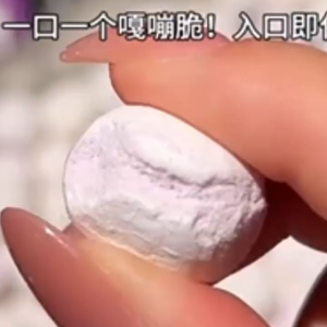 Frozen Candies Key attributes: White spherical purple cartoon character milk flavor sugar coating Fit/use: Snack dessert Scene: Bowl with milk