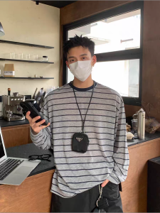 เสื้อยืดคอกลมแขนยาวลายทางสไตล์ย้อนยุคสไตล์อเมริกันสำหรับผู้ชายและผู้หญิง ทรงหลวม สวมใส่สบาย แฟชั่นฤดูใบไม้ผลิและฤดูใบไม้ร่วง