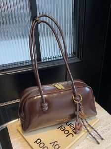 กระเป๋าสะพายข้างผู้หญิงแบบใหม่ปี 2024 ทรงมินิ สไตล์สตรีทแฟชั่น กระเป๋าหนังวานิลล่าขนาดใหญ่ กระเป๋าสะพายข้างแบบยูนิเซ็กซ์