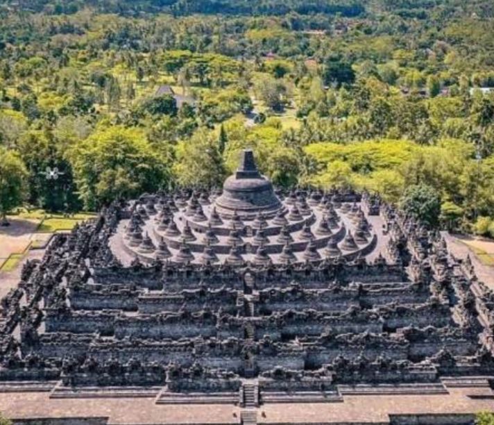 Candi Borobudur Pemandangan Utama 2025