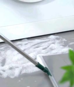 {\n \"article\": \" Sikat Wiper 3IN1: Alat Pembersih Lantai Kaca Sapu Ajaib Serbaguna