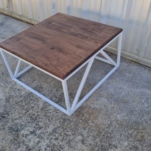 60x60x30 ซม โต๊ะกาแฟ โต๊ะกลางโซฟา โต๊ะขาเหล็กสีขาว Modern โรงงาน PU