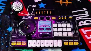 Bàn Trộn DJ Dành Cho Trẻ Em Với Chế Độ Trò Chơi Xoay Đĩa Đèn Và Micro Điều Khiển Tốc Độ - Đồ Chơi Âm Nhạc Giáo Dục Dành Cho Trẻ Từ 3-6 Tuổi