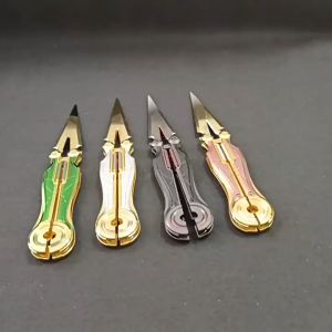 โมเดลมีด Magepunk Sparkswitch จากเกมส์ VALORANT พร้อมแท่นวางโชว์ วัสดุเหล็ก ความยาว 21 cm. พร้อมซองเก็บ