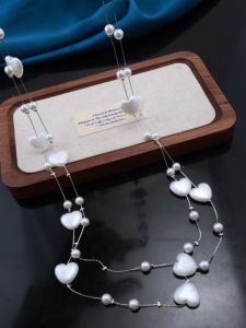 สร้อยคอไข่มุกทรงหัวใจสำหรับผู้หญิง สร้อยคอสเวตเตอร์ระดับไฮเอนด์หลายชั้น สร้อยคอแบบห้อยต่างๆ สร้อยคอแบบโซ่กระดูกงู