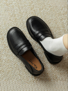 Reemoor | Soft Black Loafers for Women