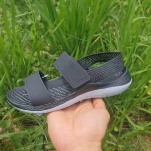 Crocs Women Sandals รองเท้าครอส์ รองเท้าแตะสวมแบบรัดส้น รองเท้าผู้หญิง รองเท้าเพื่อสุขภาพ รองเท้าเบานิ่มใส่สบายใส่สวยมาก