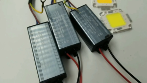 Bộ điều khiển đèn LED & chip AC110V-265V 30-36V cho đèn pha đèn đường Highbay Cung cấp biến áp nguồn 10W 20W 30W 50W IP66 cung cấp điện 600mA 900mA 1500mA