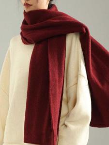 ผ้าพันคอถักสีแดง ผ้าคลุมไหล่ ผ้าคลุมศีรษะ ผ้าคลุมคอแบบอเนกประสงค์สำหรับผู้หญิงในฤดูใบไม้ร่วงและฤดูหนาว ผ้าไหมพิมพ์ลายดอกไม้ บรรจุกล่องของขวัญ