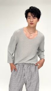 INCERUN เสื้อเบลาส์เสื้อยืดวันหยุด คอวี เสื้อถักสวมศีรษะ แขนยาวสำหรับผู้ชายๆ (สไตล์ตะวันตก)