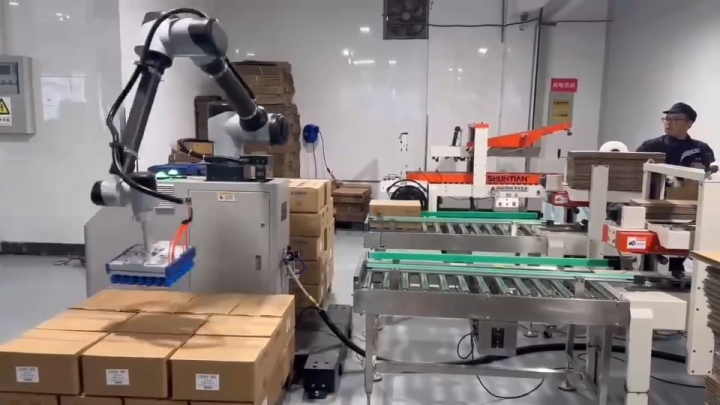 หุ่นยนต์สำหรับ ยกน้ำดื่มเรียงพาเลท😀😀😀 รองรับการใช้งานง่าย ประหยัด ...