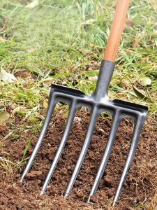 Steel Tiller Fork Four Teeth Wooden Handle Full Steel Ground Flipping Soil Loosening Tool Agricultural Tool for Farming And Gardening