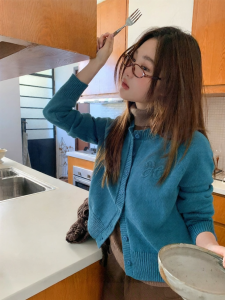 NIHAOKANONG | Áo Cardigan Len Nữ Thu Tay Raglan Thêu Phong Cách Tối Giản Nhỏ Gọn
