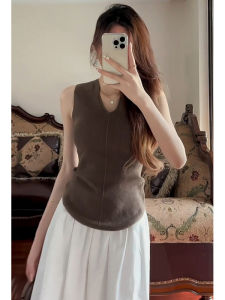 YUEZHONGWEI | เสื้อกั๊กแขนกุดคอวีผ้าไหมน้ำแข็งถักสไตล์ฝรั่งเศสสำหรับผู้หญิงในฤดูร้อน เสื้อคลุมกันหนาวแบบเข้ารูปสวยงาม ไม่มีแขน ทรงเข้ารูป