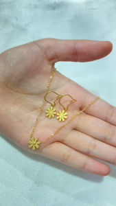 Noin - Set Kalung Anting Wanita Gold Titanium Liontin Bunga Tidak Luntur Cocok Hadiah Spesial