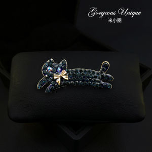 Vibrant Blue Crystal Cat Brooch Elegant Retro Womens Fashion Accessory Fresh out Mixed Material Gold Plated Artificial Gem