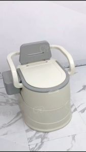 CD Arinola Toilet for Adult Portable Toilet Bowl Antislip Potty Chair With Armrest(Embedded bottom tank+anti odor cover)