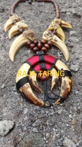KALUNG TARING BABI / KUKU MACAN REPLIKA
