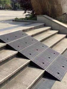 Road Slope Rubber Pad Curb Threshold Step Ramp Mat Tram Car Climbing Triangle Rubber and Plastic Slope Board