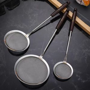 304 Stainless Steel Kitchen Sieve with Wood Handle for Restaurant Hot Pot Chinese Medicine Oil Separation Spoon Home Use