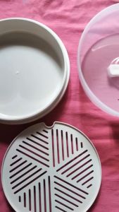 Nắp đậy khay đựng thức ăn và đế lót an toàn trong lò vi sóng hàng của Nhật đường kính 22cm