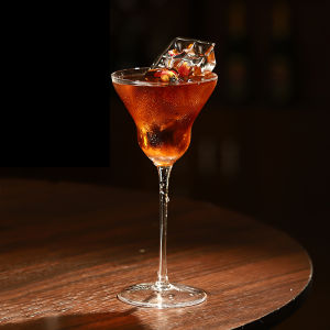 Bar Cocktail Glasses High Footed Martini Champagne Wine Glasses Creative Chic Design for Mixing Drinks in Bars And Restaurants