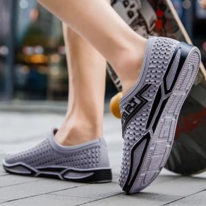 QLshop  ลดแรง รองเท้ายาง ทรงผ้าใบแบบสวมผู้ชาย ดีไซน์สบายๆ เหมาะกับทุกกิจกรรม วัยไหนก็ควรมีไว้แมทซ์ วัสดุยางนิ่ม ทรงสวย คุณภาพคุ้มกับราคาแน่นอน