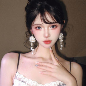 Retro Style White Pearl Flower Tassel Earrings Sweet Holiday Drop Earrings Gentle Ear Jewelry Clip-Ons for Women