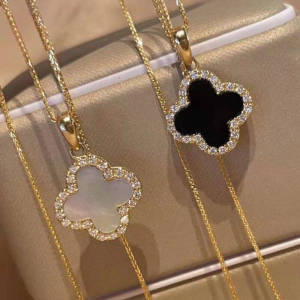 Topitem👍Four Leaf Clover Necklace Dalati Whole Body Titanium Steel Mother of Pearl Simple Style Real Gold Plating Necklace Female ins Influencer Clavicle Chain Ladies Jewelry Accessories