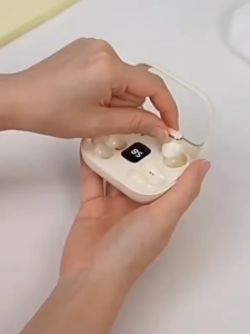 Tai nghe bluetooth Q10 không dây mini nhỏ gọn âm thanh rõ mic đàm thoại pin trâu kèm hộp sạc ( 2 cặp tai nghe)