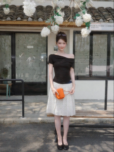 THROUS | Chân Váy Xếp Ly A-Line Chấm Bi