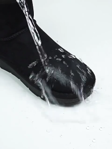 Spray Sepatu Anti Air Efek Daun Talas Spotless Water Repellent 260ml