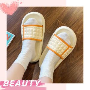 QLshop พร้อมส่งมาก รองเท้าแฟชั่นแบบสวม รองเท้าแตะออกแบบสุดจึ้งลวดลายสุดเก๋มี3สีให้เลือก รองเท้าพื้นนุ่มนิ่มไม่ปวดเท้า ดีย์ขนาดนี้ไม่มีไม่ได้แล้ว
