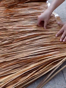 Simulated Thatched Scenic Roof Decorate Fake Straw Plastic Thatched Tiles Artificial Thatched Grass