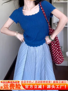 เสื้อยืดแขนสั้นสีฟ้าสำหรับผู้หญิงในช่วงฤดูร้อนปี 2025 ทรงเข้ารูป สไตล์เกาหลี คอกลม ระบายอากาศได้ดี ทรงเข้ารูป