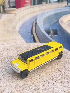 MAKEDA | 1:32 H2 Model Toys Diecast Alloy Car Rear Wheel Pull Back with Sound Light Doors Opened Miniature Vehices Boy Collecting Hobbies