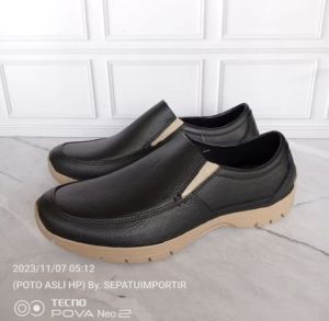 SEPATU KARET ATT/ SEPATU PRIA ANTI AIR