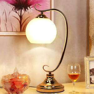 Modern European Style Bedside Lamp Golden Romantic Wedding Creative Night Light for Living Room Bedroom Decorative Table Lamp